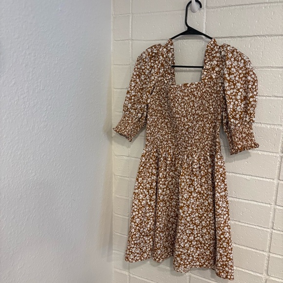 1.State Smocked Puff Sleeve Mini Dress in brown floral - Picture 3 of 4